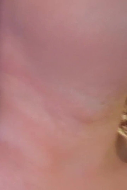 Iznosim smeće gol (susjed me uhvatio)