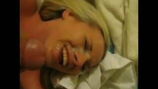 Сперма на лицо блондинки в любительском видео
