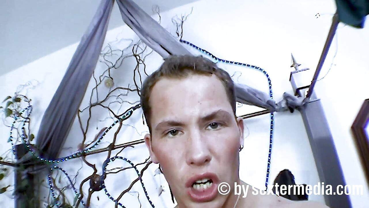 成熟的家庭主妇被陌生人的阴茎操