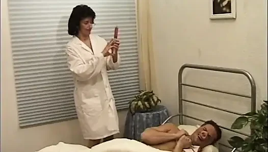 Анал с большим папочкой в больнице