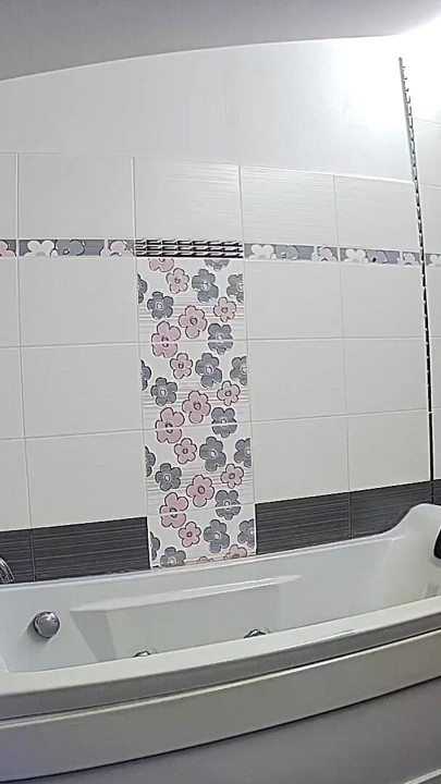 Stella lagi siap-siap mandi di kamar mandi - adegan ngintip cewek amatir asli | Klip 1