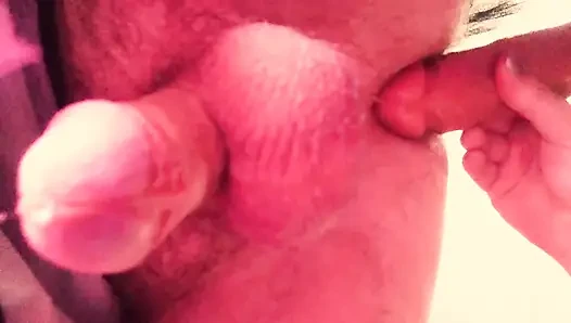 Peras susu anal dengan mengisap kontol dan banyak mani muncrat di mulutku