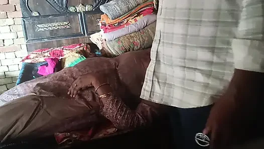Aku lagi asik sama ibu tiriku