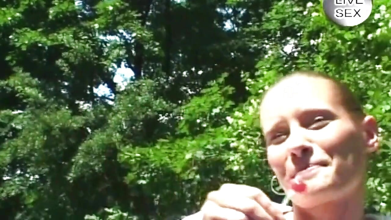 Amatér vloží Cherry hluboko do mokré kundičky