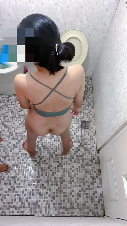 Viral footage of peeping a perverted couple in a campus toilet