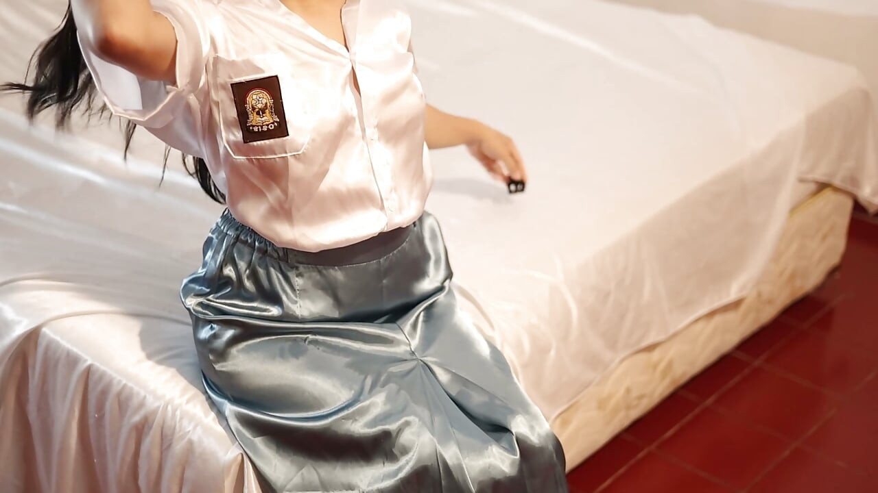 SCHOOLGIRL GIVEN A NEW CELLPHONE IMMEDIATELY FOLLOWS VIRAL INDONESIAN GIRL