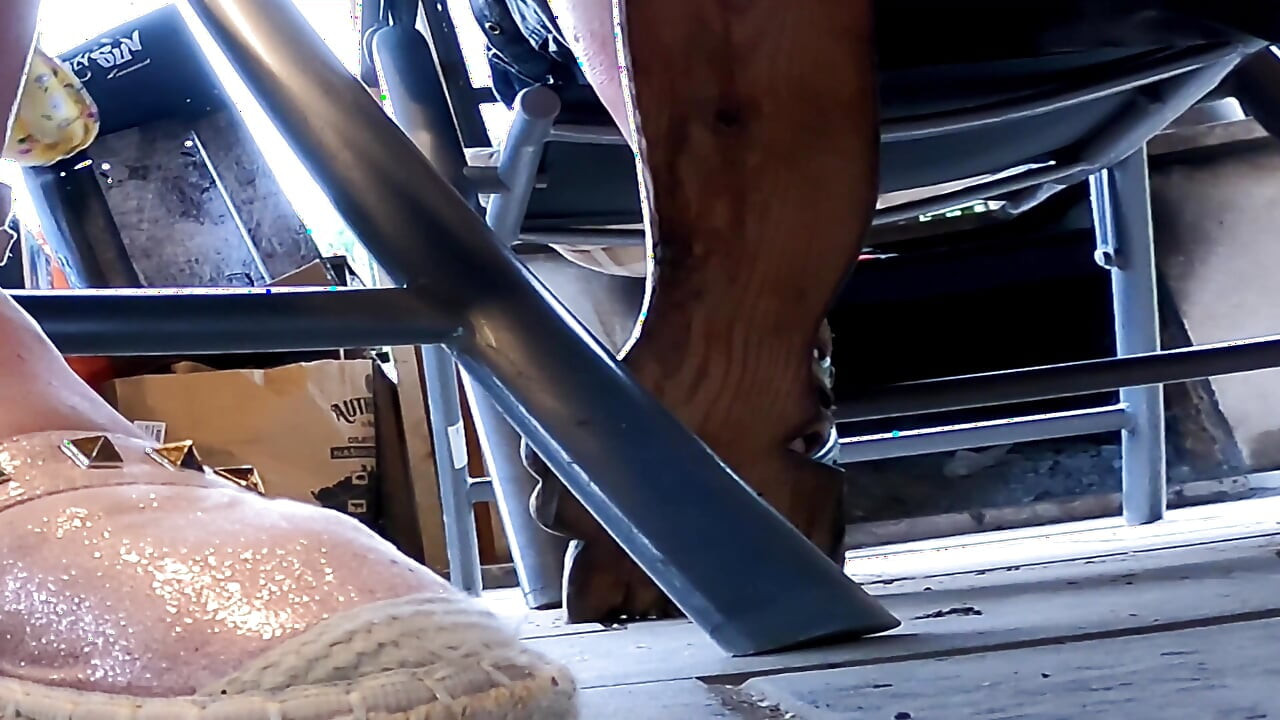 Outdoor big ass lesbian leg show