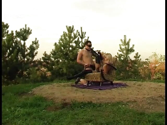 Slave kept on a leash doggyfuck her mistress