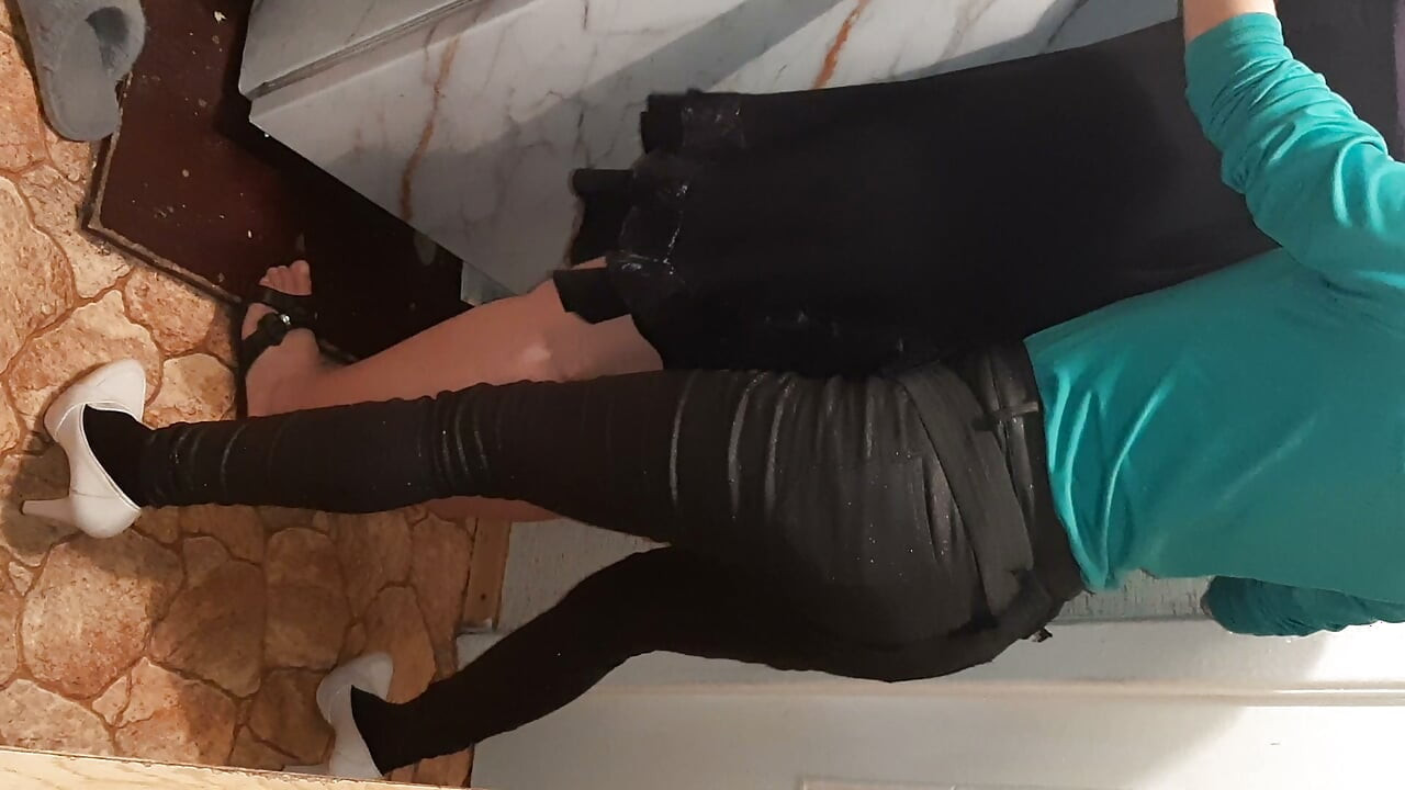 I watch and masturbate while my girlfriend fucks my stepmother