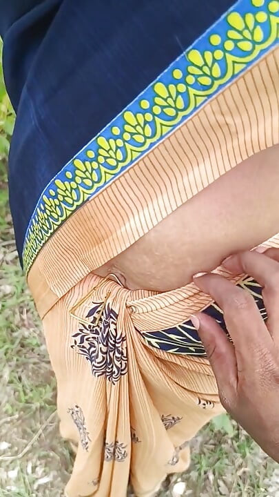 Rekaman seks romantis bu guru telugu india lagi asik ngentot di luar ruangan