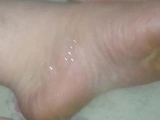 Cumming on my feet !!