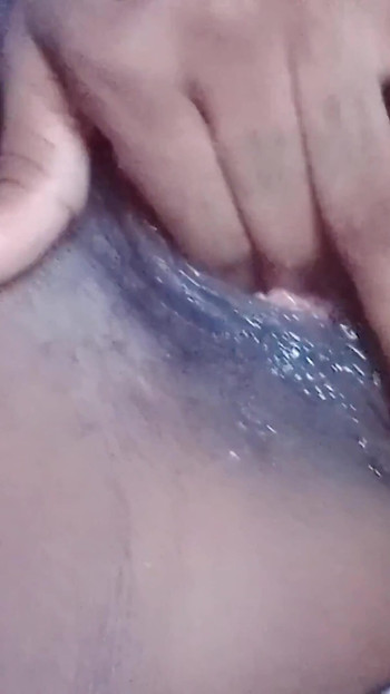 रगड़ना मेरी बालों वाली चूत में ऊँगली करना अद्भुत कराह भरा चरमसुख