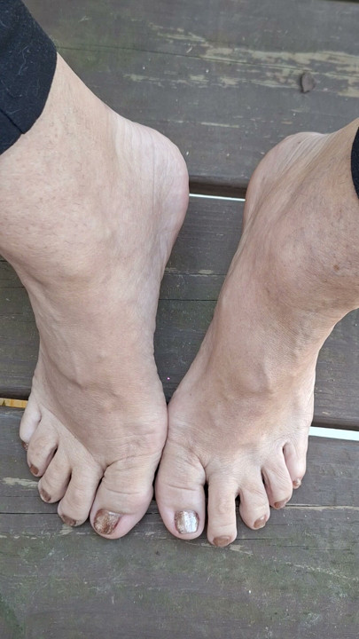 Neighbors' cute little pedicured toes