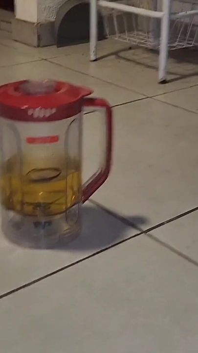 Blender'dan aynı anda 1 litre sidik iç