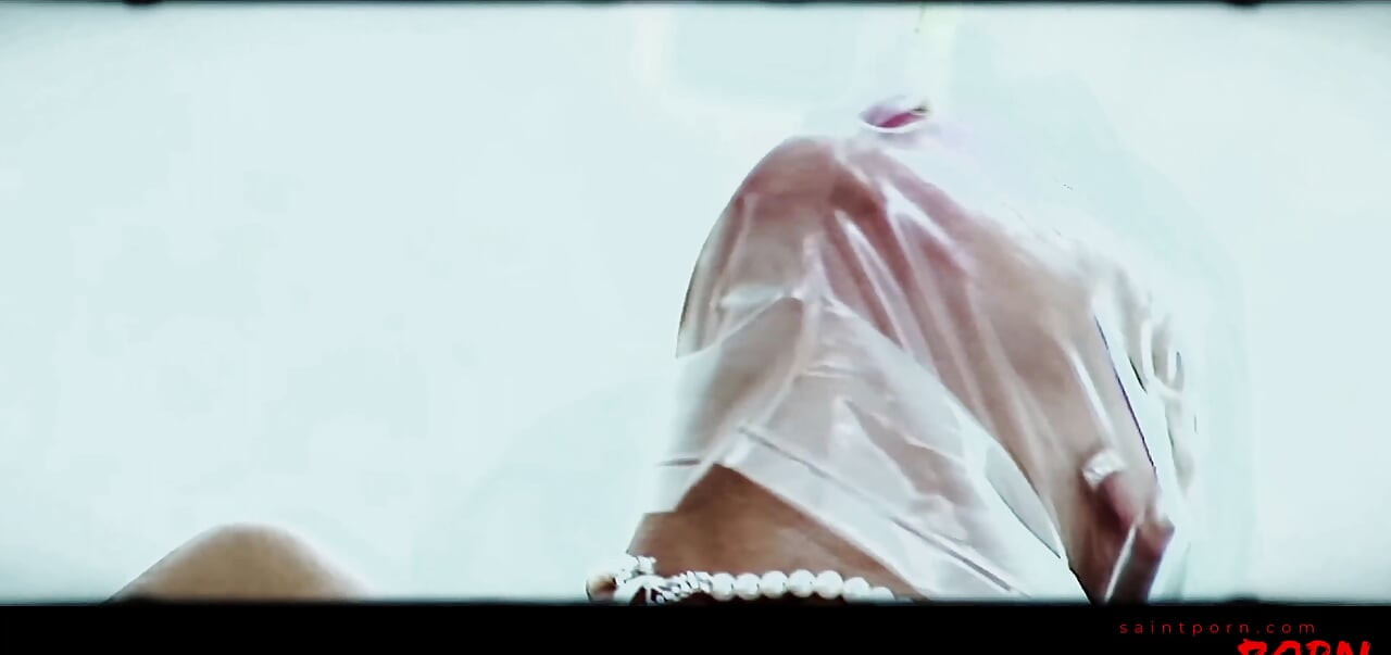 Megan Coxxe ve Holly D kauçuğun zevklerini yaşıyor