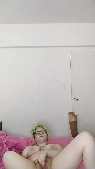 مزدوجة البتر تستمني وتصرخ طلباً للزب!