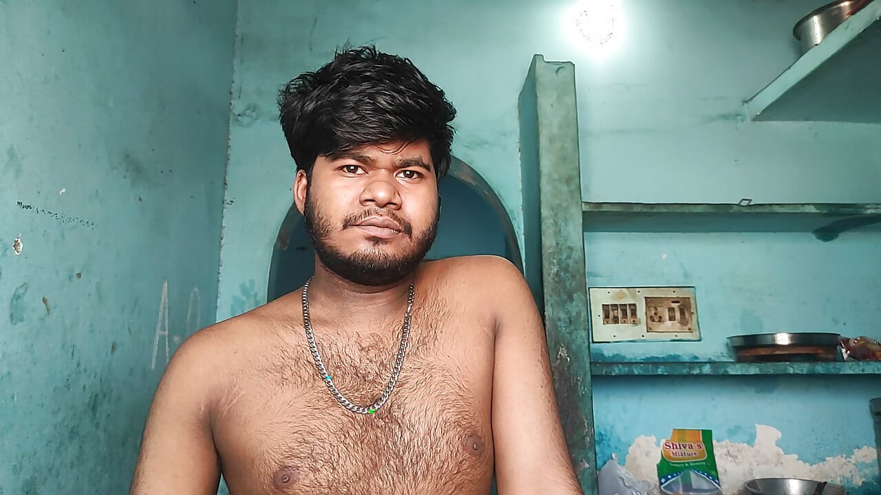 ALONE AT HOME FULL MOVIE ( HINDI AUDIO