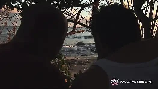 Tante seksi rambut pirang ini ngentot kontol intens di pantai dan kamar tidur