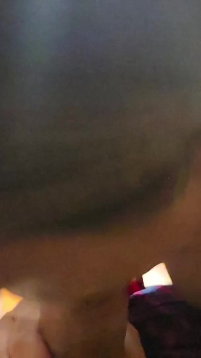 Sarışın eski orta yaşlı seksi kadın tarafından mükemmel sabah odunu elle muamele | Klip 1