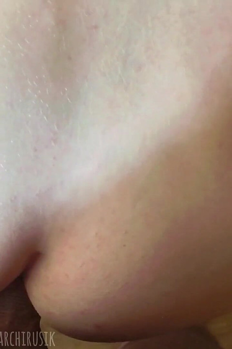 Fomos pegos por nossos pais, uma foda rápida para o esperma de dois caras femboy sem camisinha