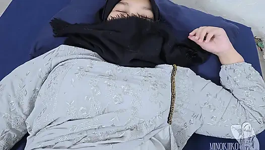 Asian Hijab Sister in Law Ask to Teach Her How To Enjoy Big Dildo - Minokiiko