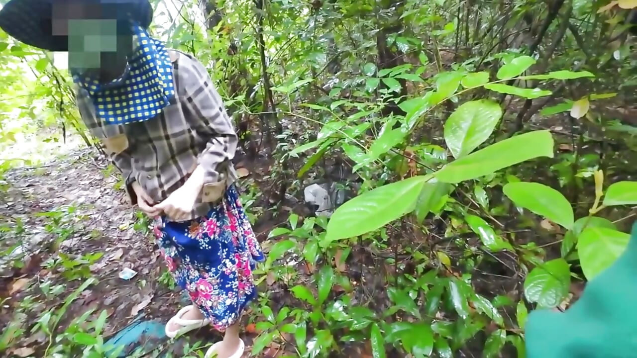Thai Teenagers get Lost in the Forest and get Horny, so they have Sex.