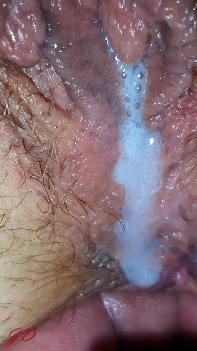 The cum runs out of my pussy (Trailer)