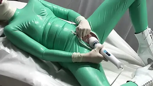Lateks Danielle ambulansta rahatlıyor
