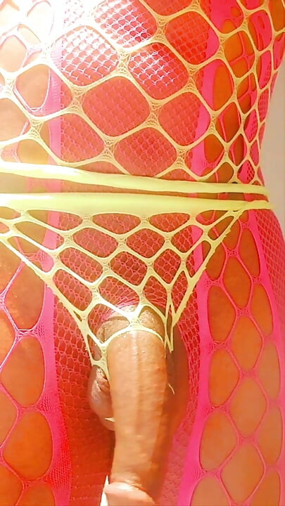 ฉันดิลโด้และน้ําแตกในแบบสโลว์โมชั่นต่อหน้า 2 สาวร่านที่เย็ด