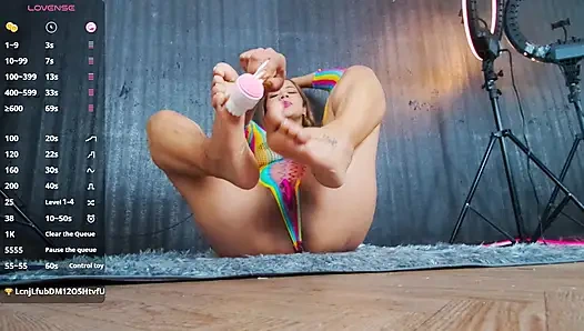 A MILF WHO KNOWS HOW TO USE HER FEET!!