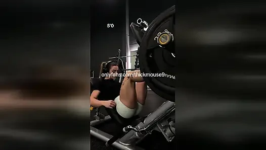 Memek cewek tiktok thot usia 18 tahun meledak di depan kamera! Menganga tanpa sensor