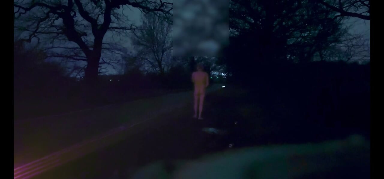 裸足とトゥワークの2か所でオナニー