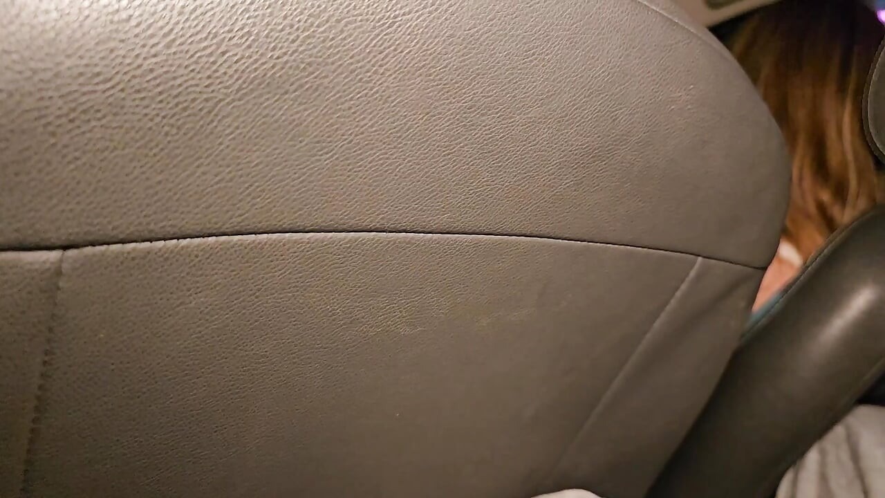 Wir sind mit ein paar freunden im auto einkaufen gegangen und der vier von uns hatte am ende sex im auto.