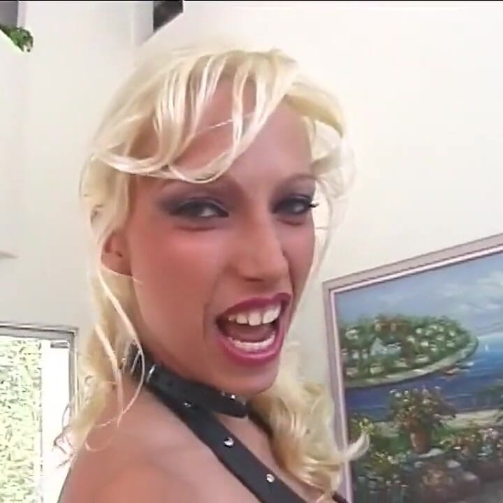 Ξανθιά καταστράφηκε από το BBC σε έντονο ιδρωμένο τρίο dominatrix