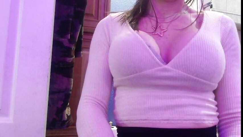 Zoey Portland Pornstar Playing with Her Pussy in the Bathroom Before Court