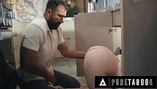 PURE TABOO обиженный мужчина запирает сводного брата на улице и подкрался, чтобы трахнуть его застрявшую жену Maddie Wren