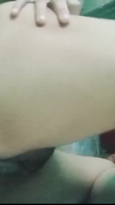 "인도 십대가 엉덩이와 가슴을 보여줘"에서 턱 떨어뜨리는 순간