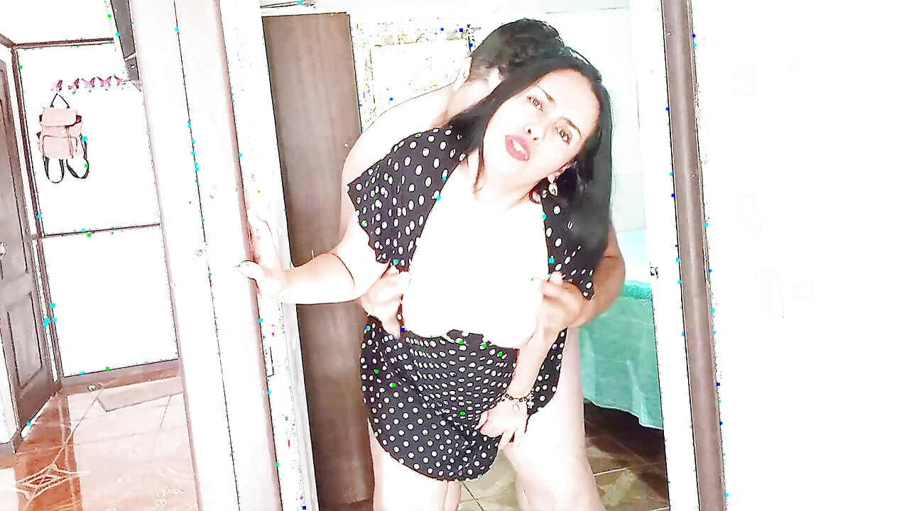 Während mein Freund duscht, ficke ich seine Frau.