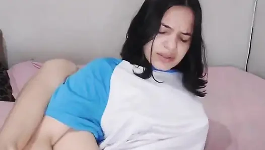 cewek latina 18 tahun Alice_lima lagi asik mainin memeknya