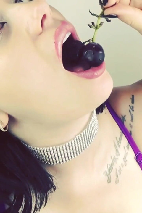 Fructe fierbinți în gura mea ASMR