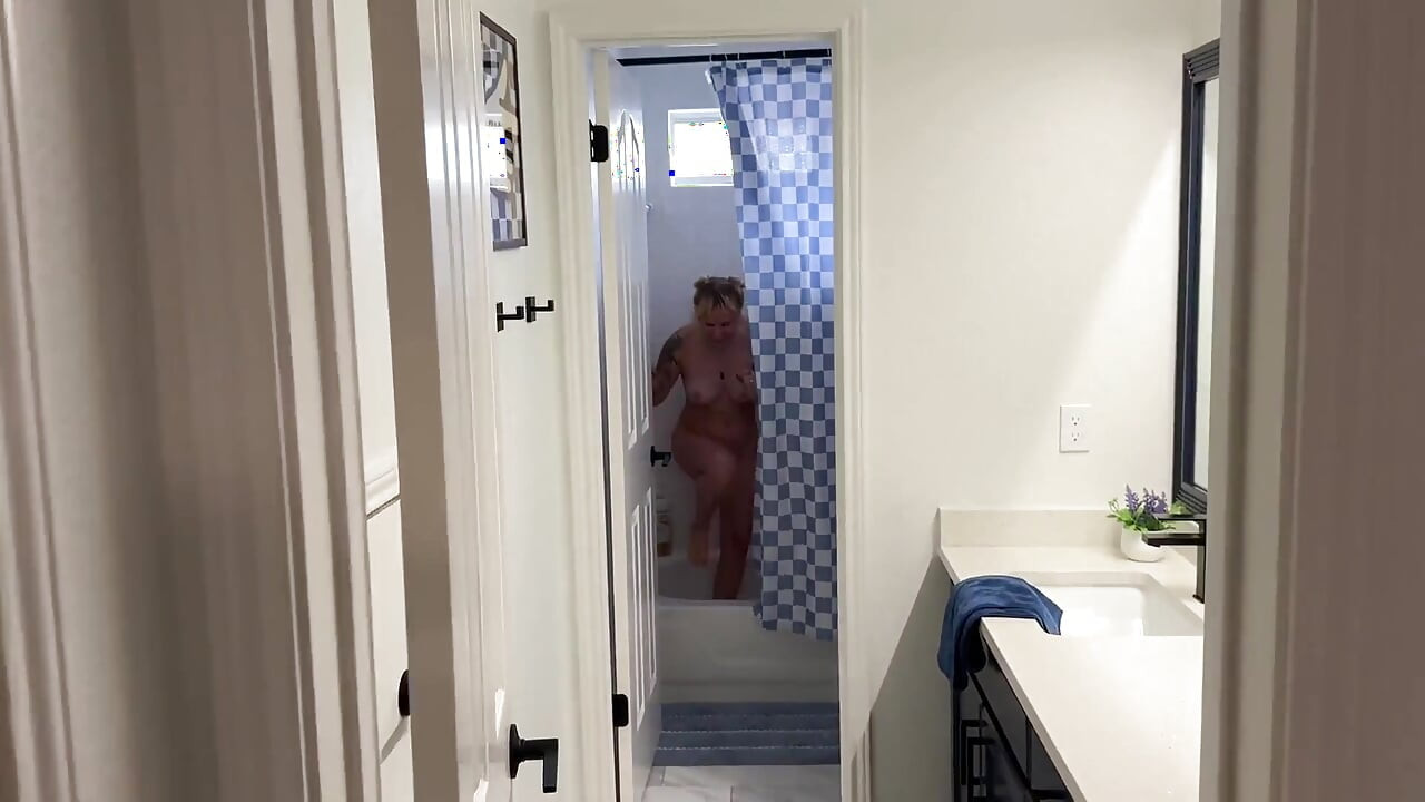 Cuck queen kijkt toe hoe vriendin haar man neukt