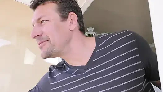 Troublemaker cinsel hayatta kalma becerilerini kullanıyor