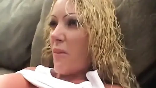Bir grup azgın orta yaşlı seksi kadın birbirlerinin amını tatmin ediyor