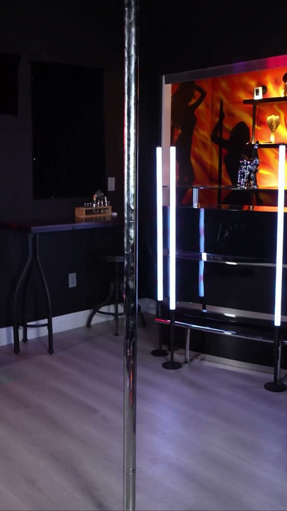Hot Blond MILF Stripper Gets Pounded and Sucks off Guy in Vip Room