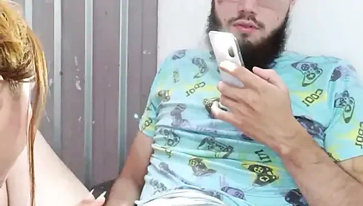 Сводный брат пользуется преимуществом иметь дома в одиночестве и наслаждаться вкусным трахом