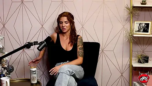 Lumi Ray: fışkırtıyor, ünlülerle sikişiyor ve 3 saatlik seks