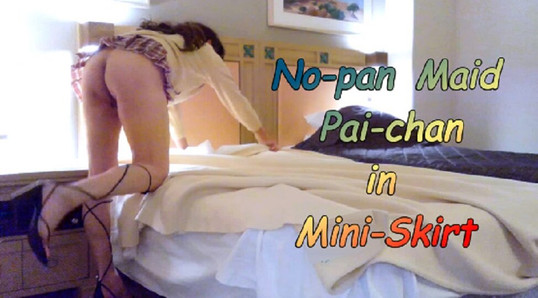 No-pan meid pai-chan in minirok