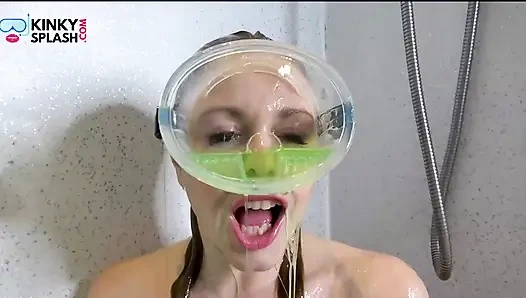 Schleimige blowjob-fantasie in tauchmaske