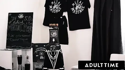ADULT TIME - tamamen doğal gotik Angela White götünü file çorapla yağlatıyor ve büyük yarak alıyor
