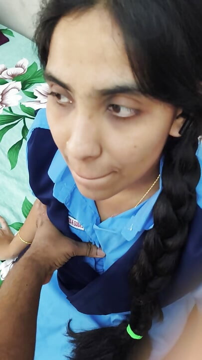 Індійська студентка відтрахана в уніформі зі спермою